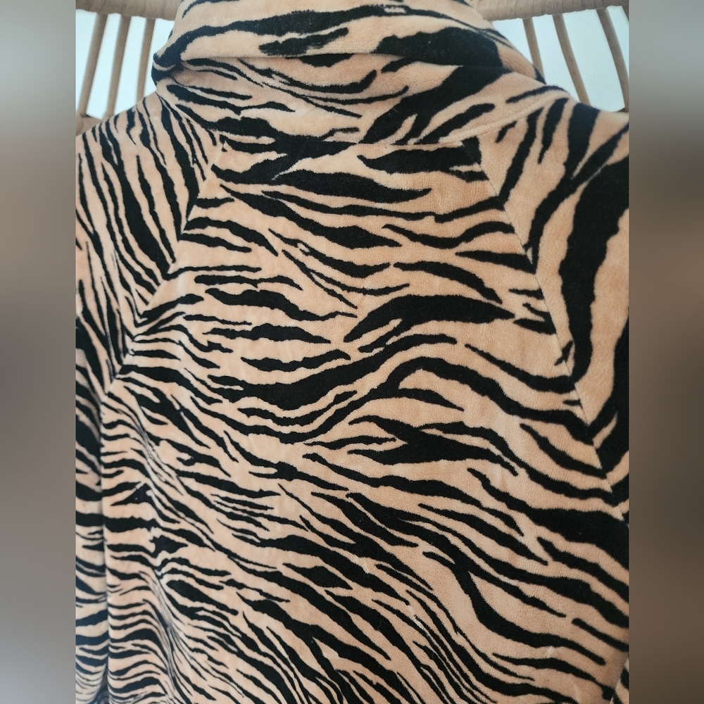 Jones New York Signature Velour Tiger Print Cowl Neck Zip/ Hidden Snap Jacket XL - Picture 10 of 12